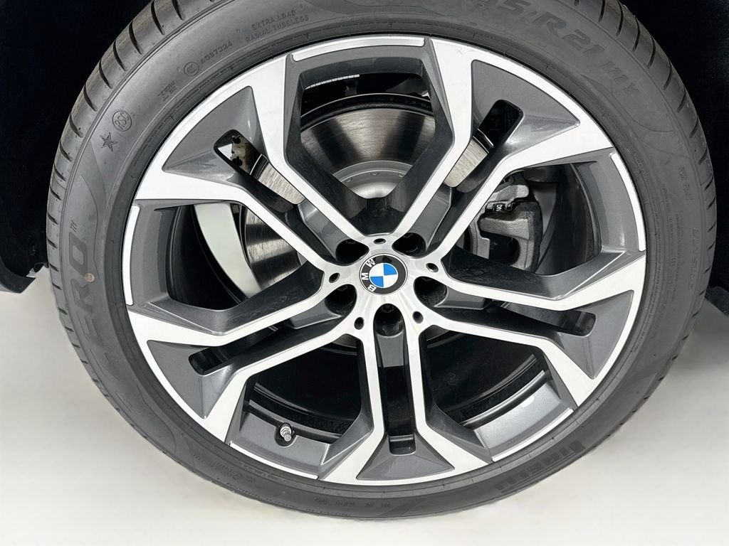 New 2026 Gray Metallic BMW xDrive40i image 32