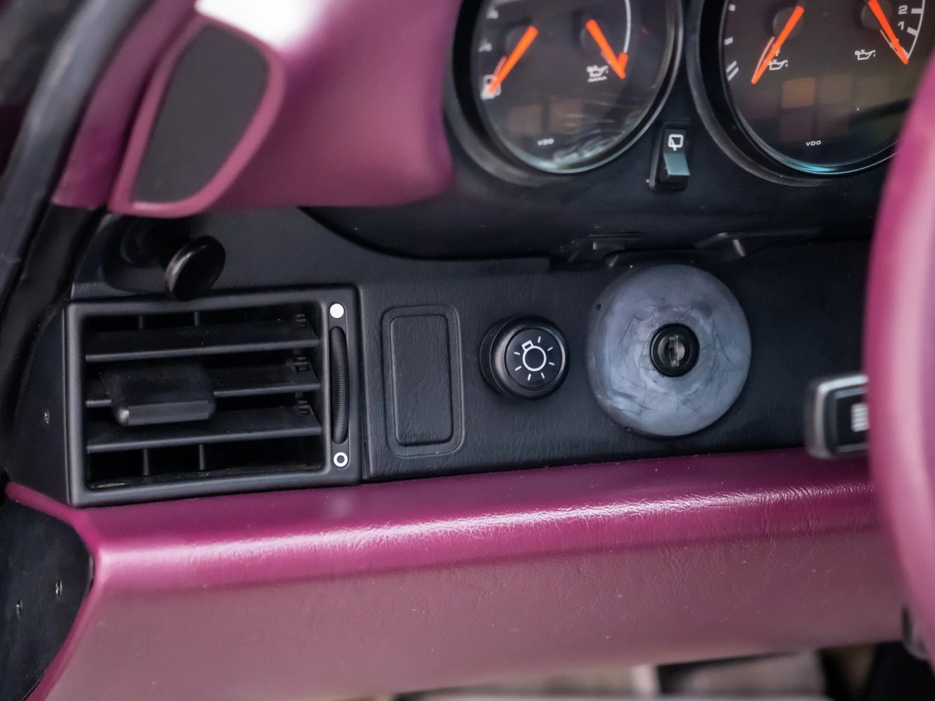 Used 1991  Porsche Carrera image 19