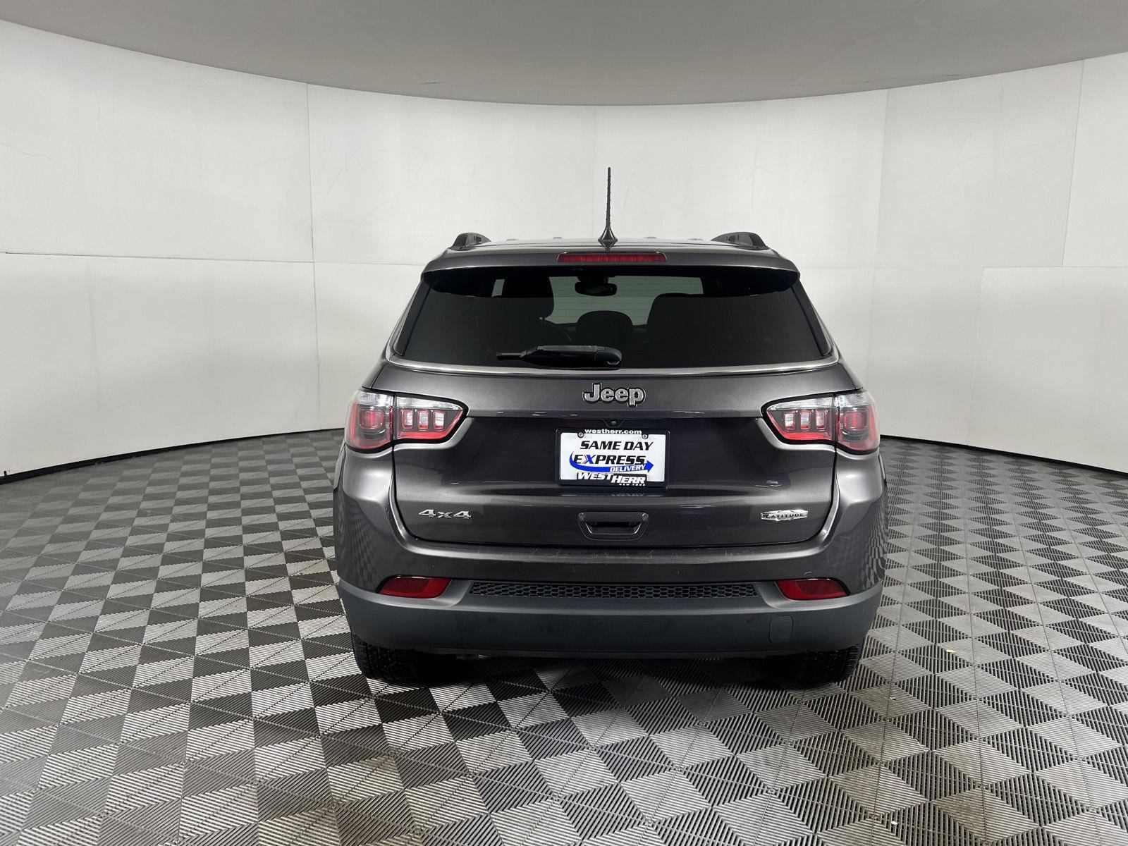 Certified Used 2023 Granite Crystal Metallic Clearcoat Jeep Latitude image 8