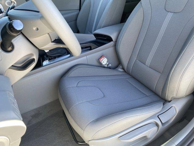 New 2026 Serenity White Hyundai SE image 15