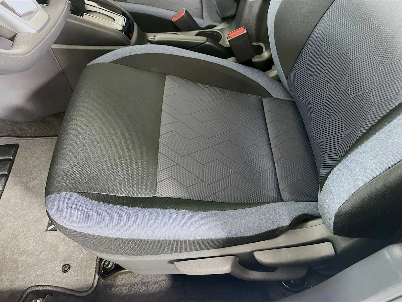 Used 2025 Aspen White Tricoat Nissan SV image 16