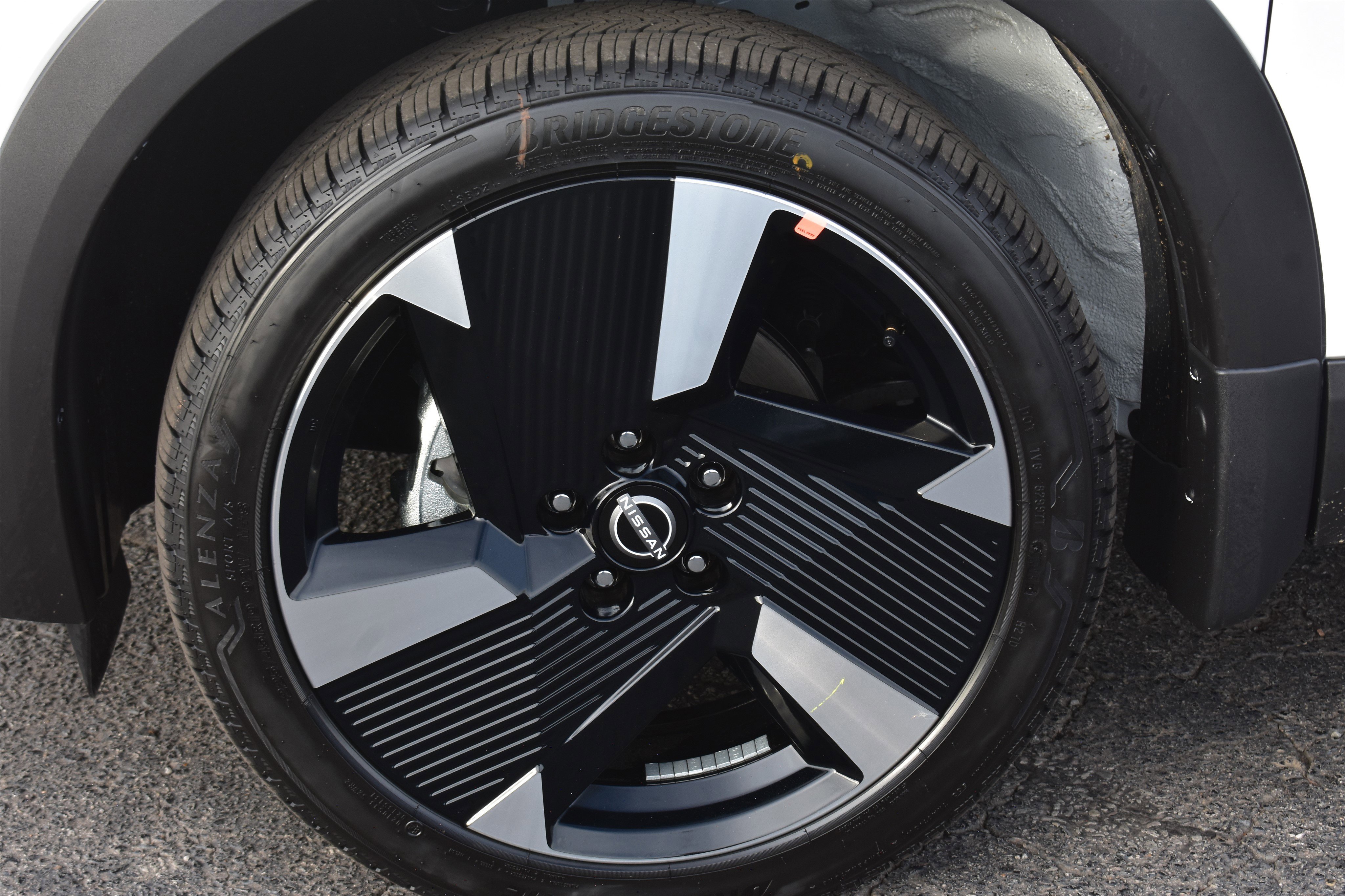 New 2026 Aspen White TriCoat / Super Black Two-tone Nissan SR image 11