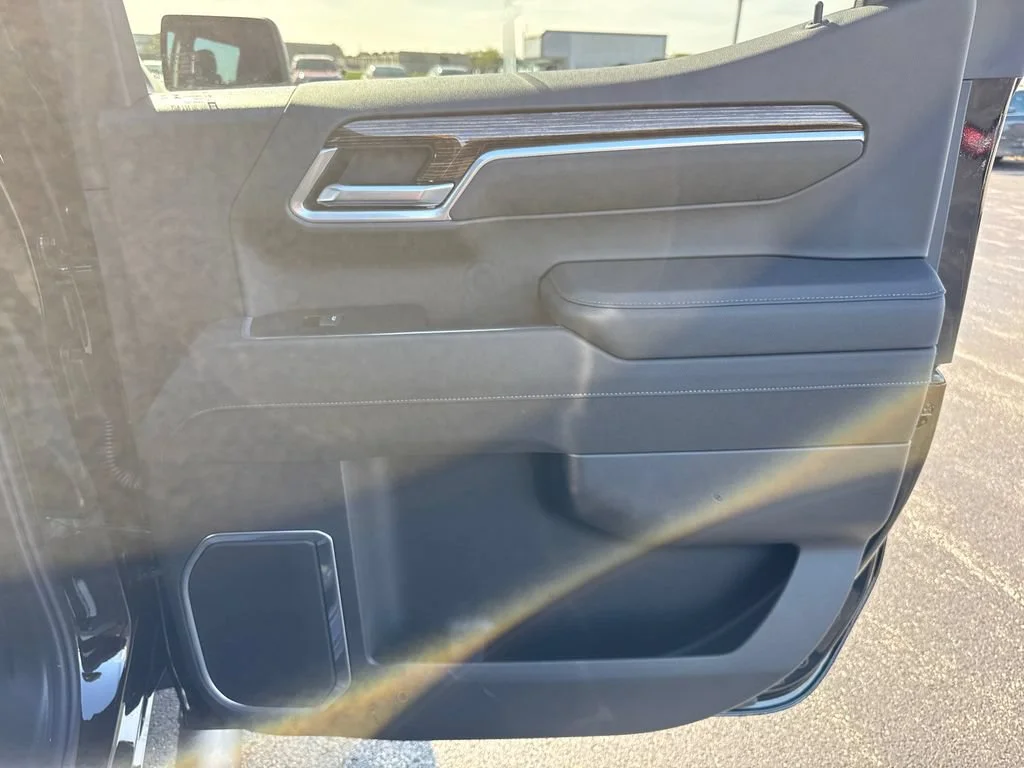 New 2026 Onyx Black GMC Elevation image 34