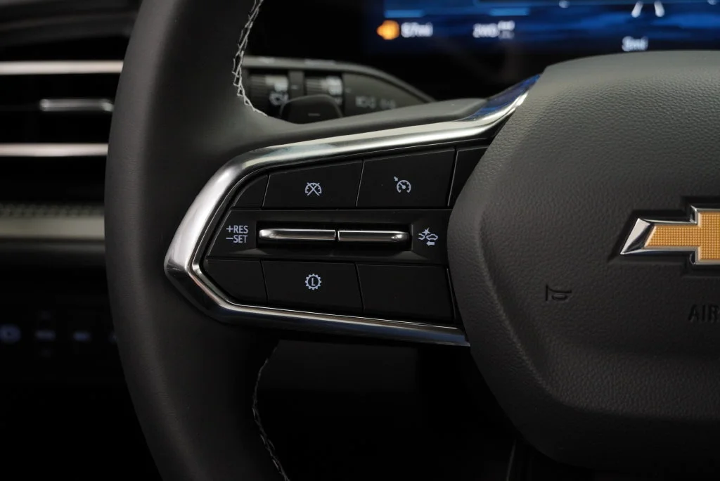 New 2027 Summit White Chevrolet LT image 19