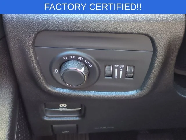 Used 2024 White Jeep Laredo image 19