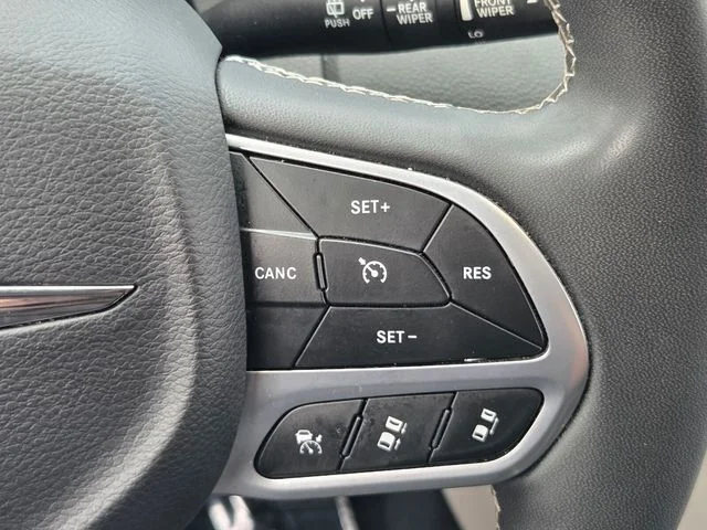 Used 2023 Black Chrysler Touring L image 27