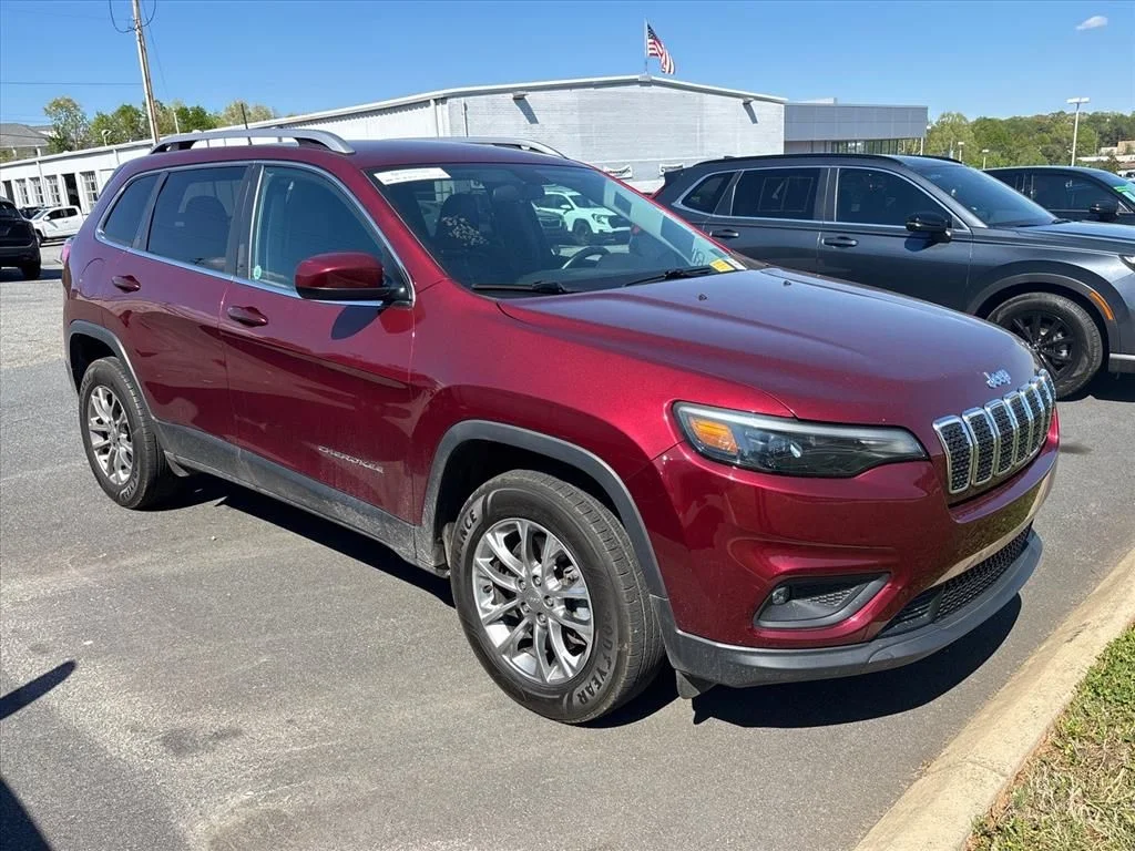 Used 2019 Red Jeep Latitude Plus image 5