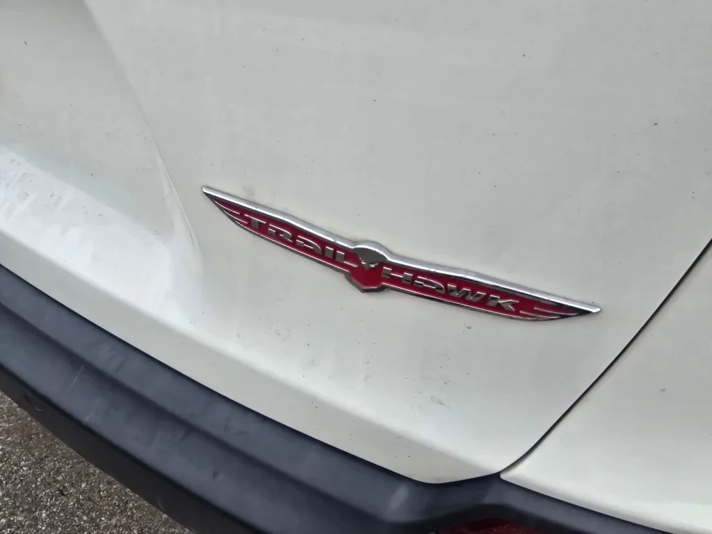 Used 2019 Pearl White Pearlcoat Jeep Trailhawk image 34