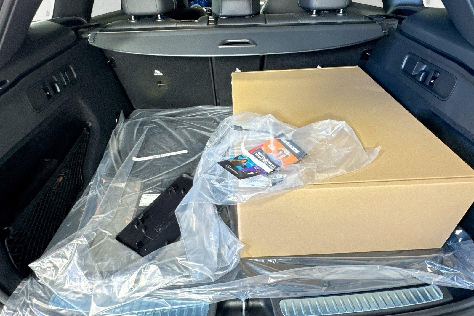 New 2026 Polar White Mercedes-Benz GLC 300 image 24