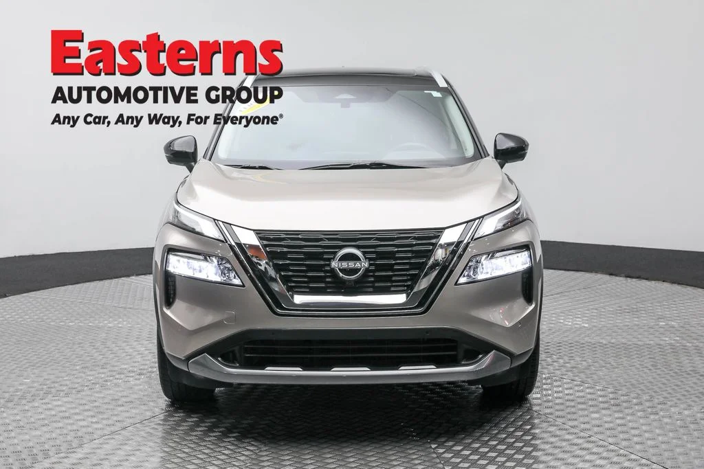 Used 2023 Silver Nissan SL image 2