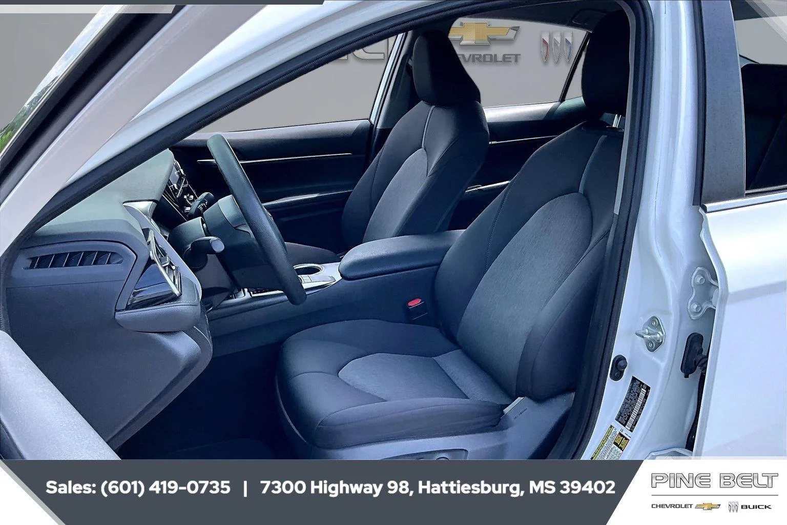 Used 2022 Super White Toyota LE image 18