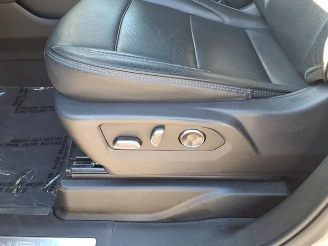 Used 2025 Sterling Metallic GMC Denali image 17