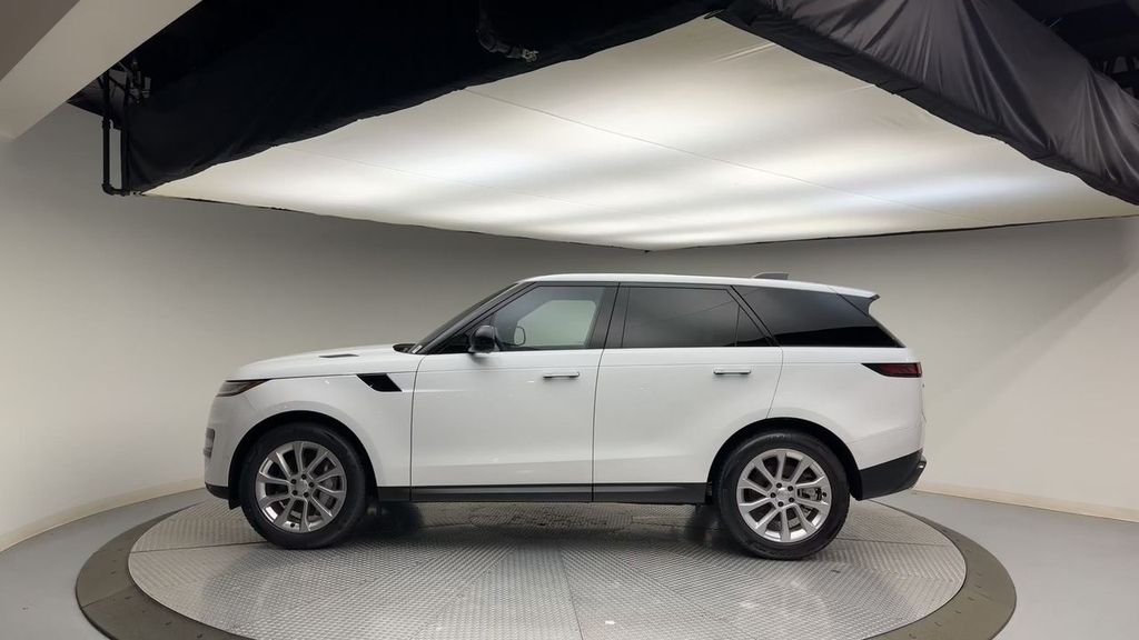 Used 2025 Fuji White Land Rover SE image 5