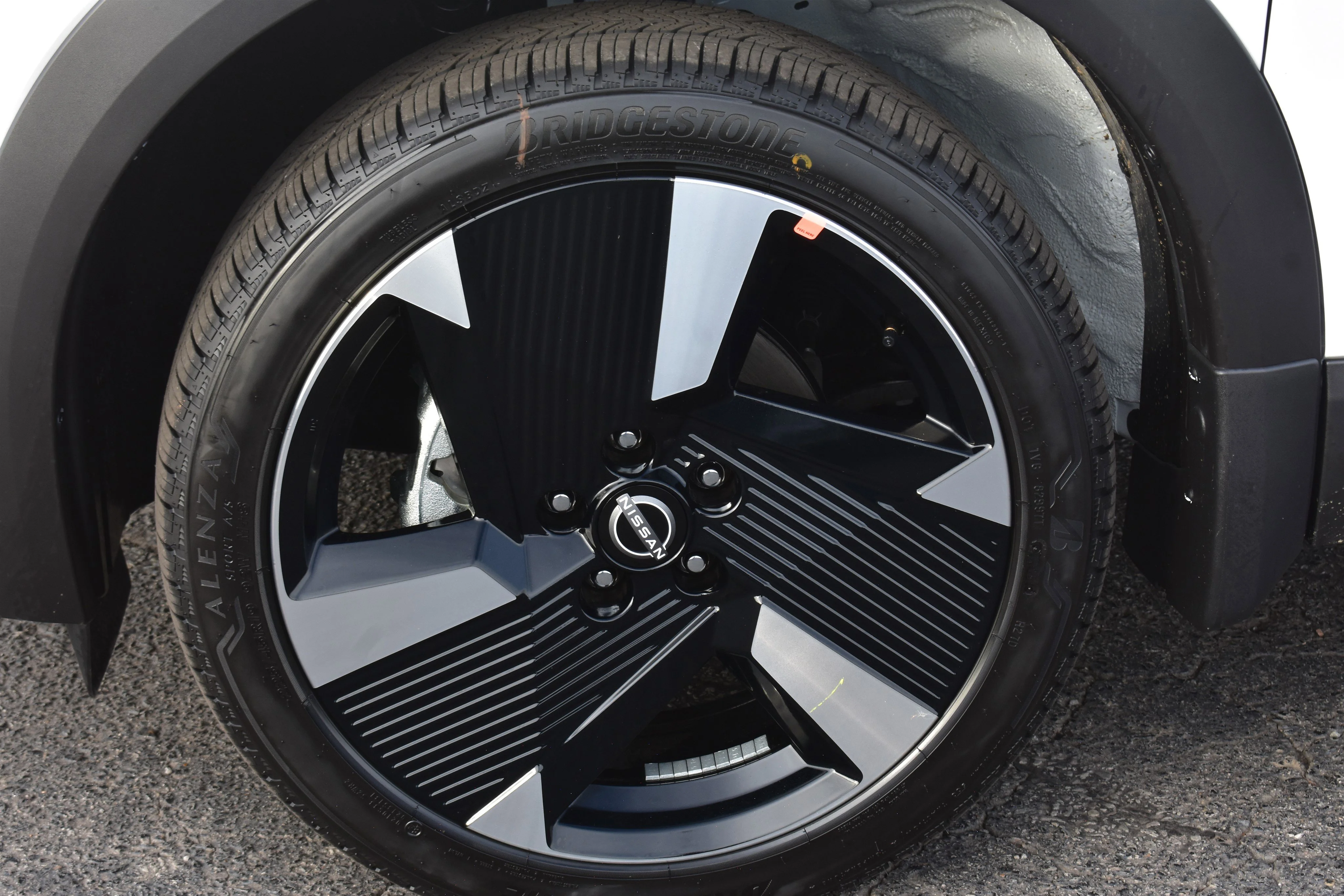 New 2026 Aspen White Tricoat/Super Black Nissan SR image 11