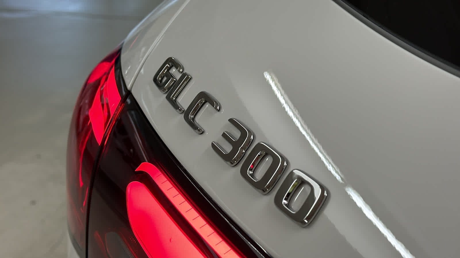 New 2026 Polar White Mercedes-Benz GLC 300 image 10
