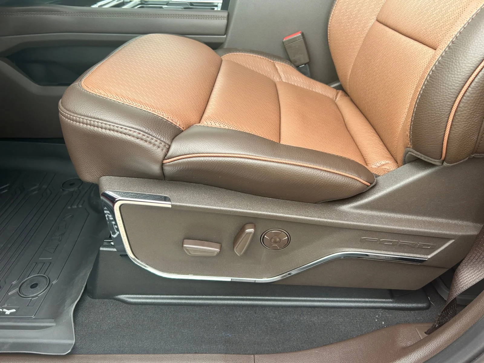 New 2026 Ruby Red Metallic Tinted Clearcoat Ford King Ranch image 15