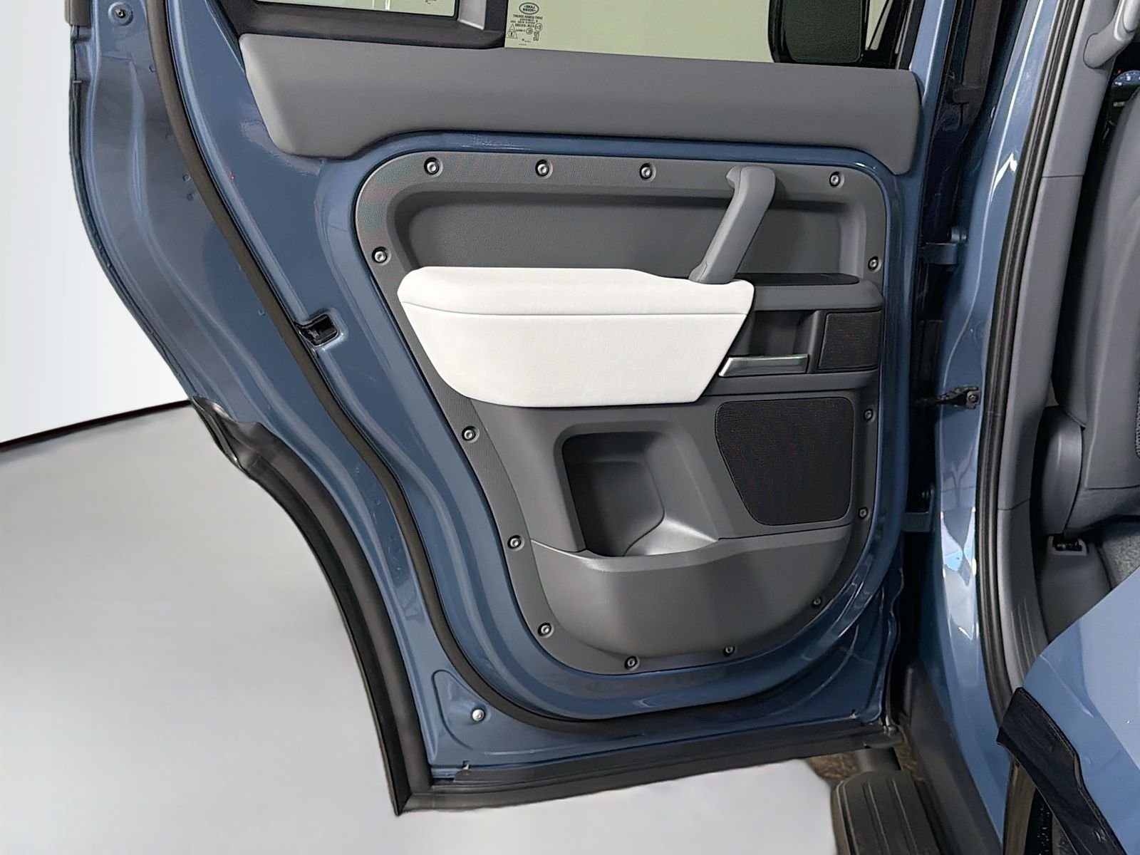 New 2026 Tasman Blue Land Rover X-Dynamic SE image 26
