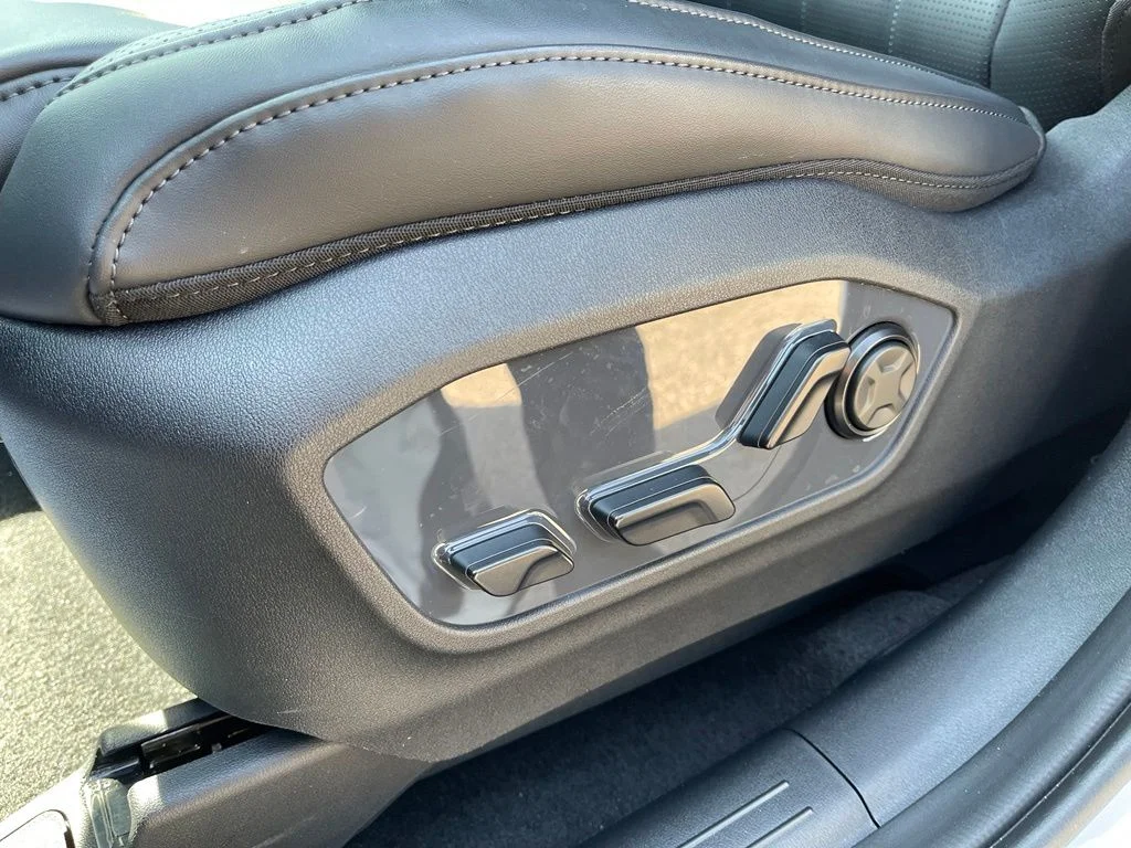 New 2027 White Kia  image 25