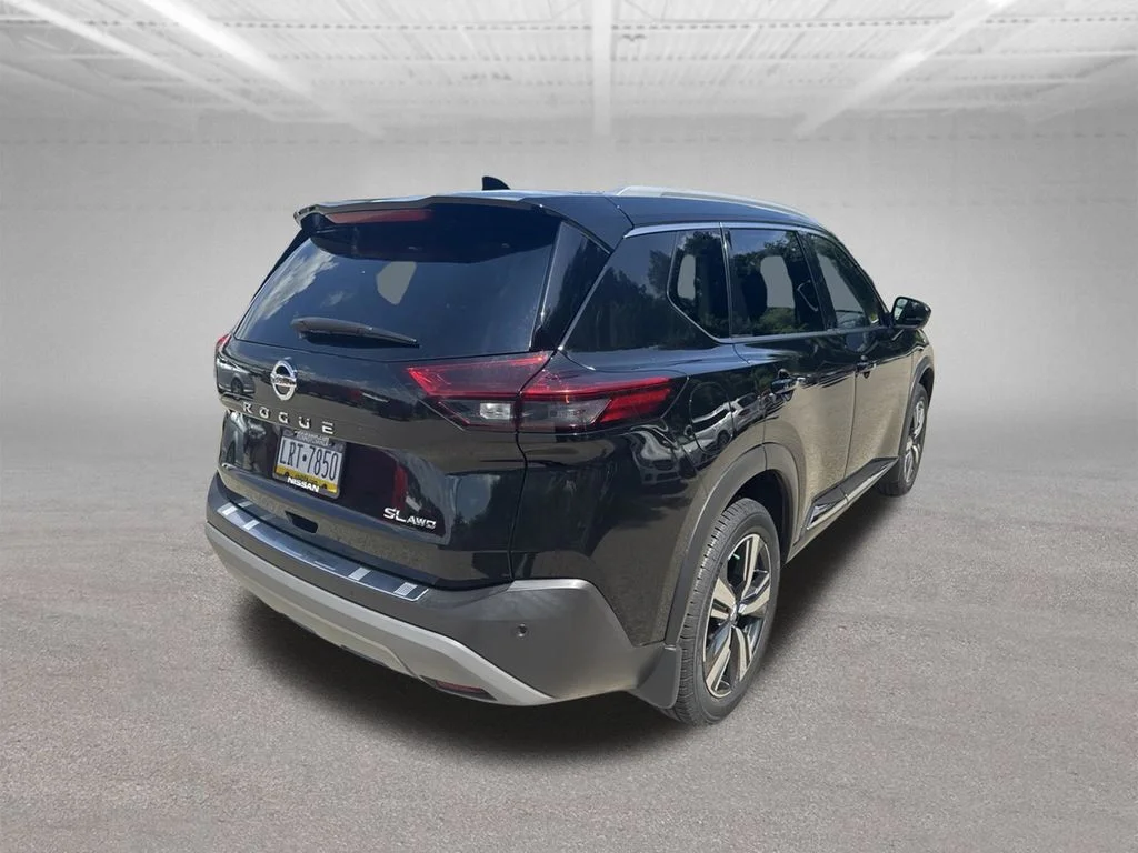 Used 2021 Black Nissan SL image 5
