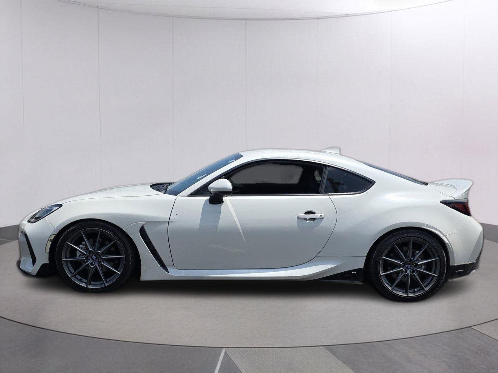 Used 2023 Crystal White Pearl Subaru Limited image 8