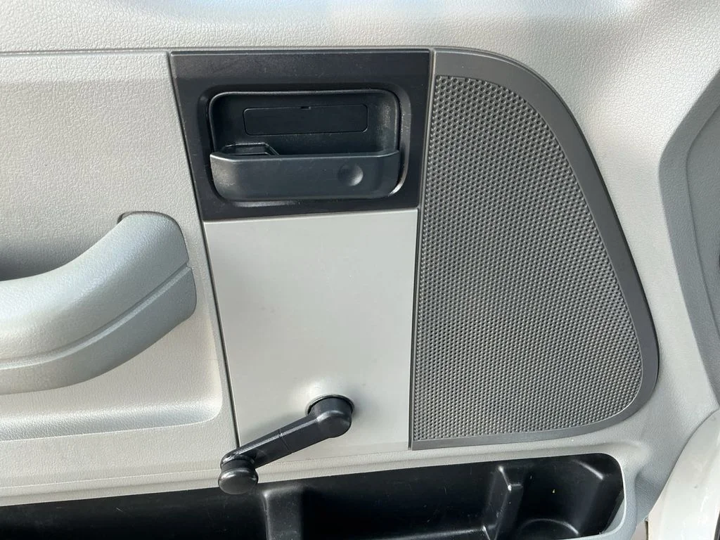 Used 2007 White Ford XL image 10