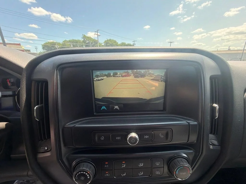 Used 2018 GRAPHITE METALLIC Chevrolet LS image 25