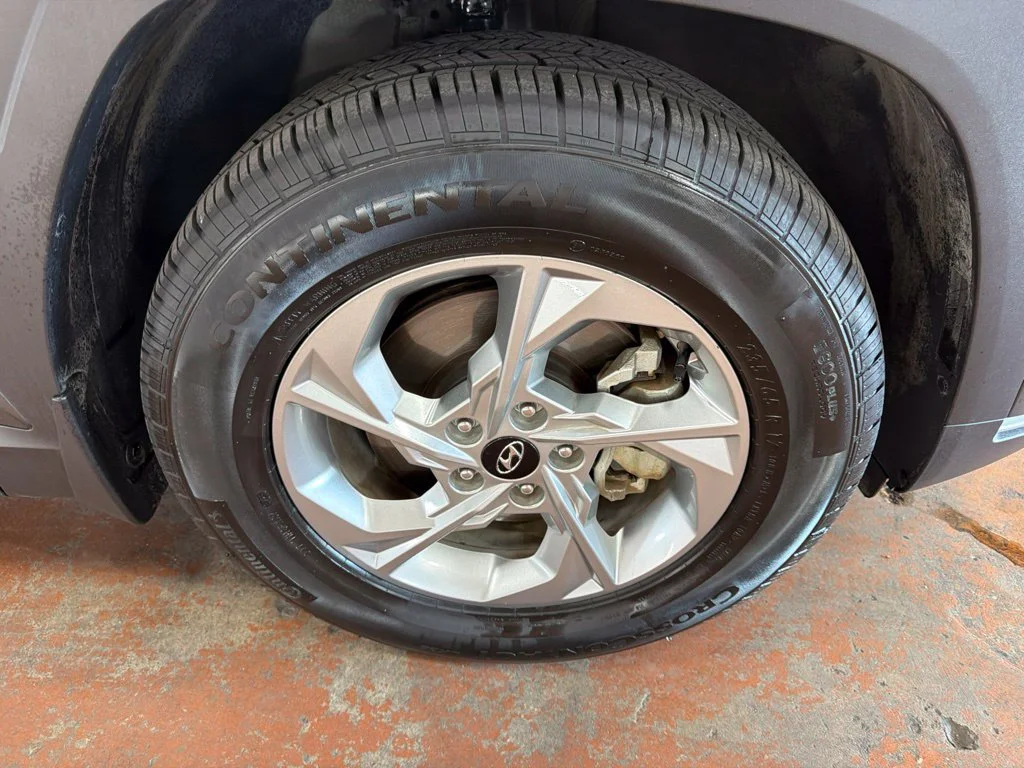 Used 2023 Amazon Gray Hyundai SEL image 10