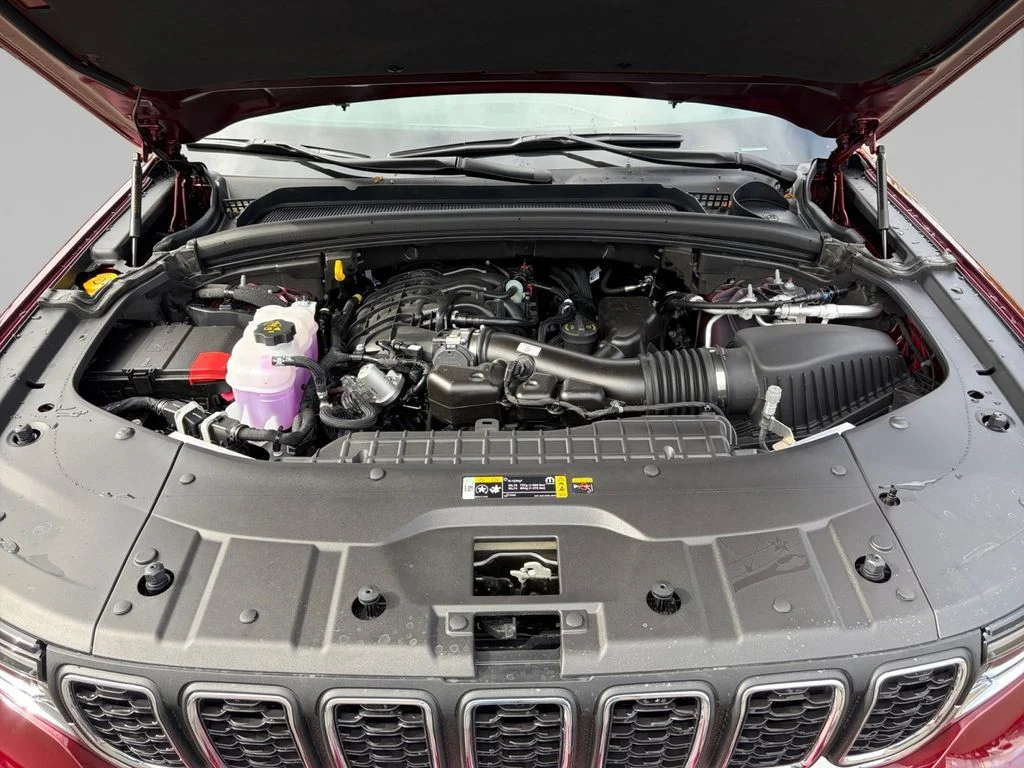 New 2026 Velvet Red Pearl-Coat Exterior Paint Jeep Laredo image 9