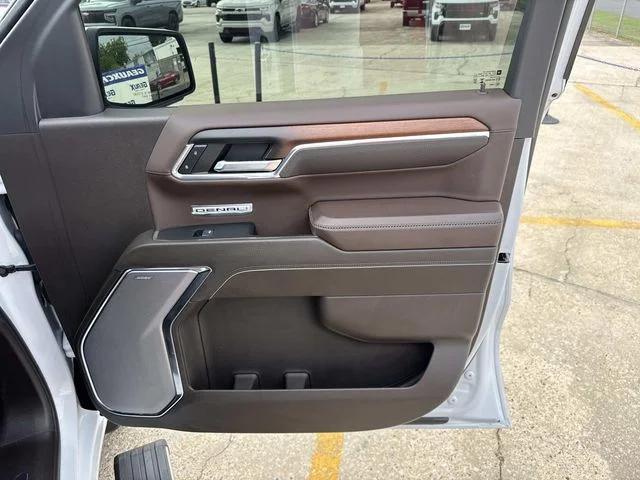 Used 2024 White GMC Denali image 30