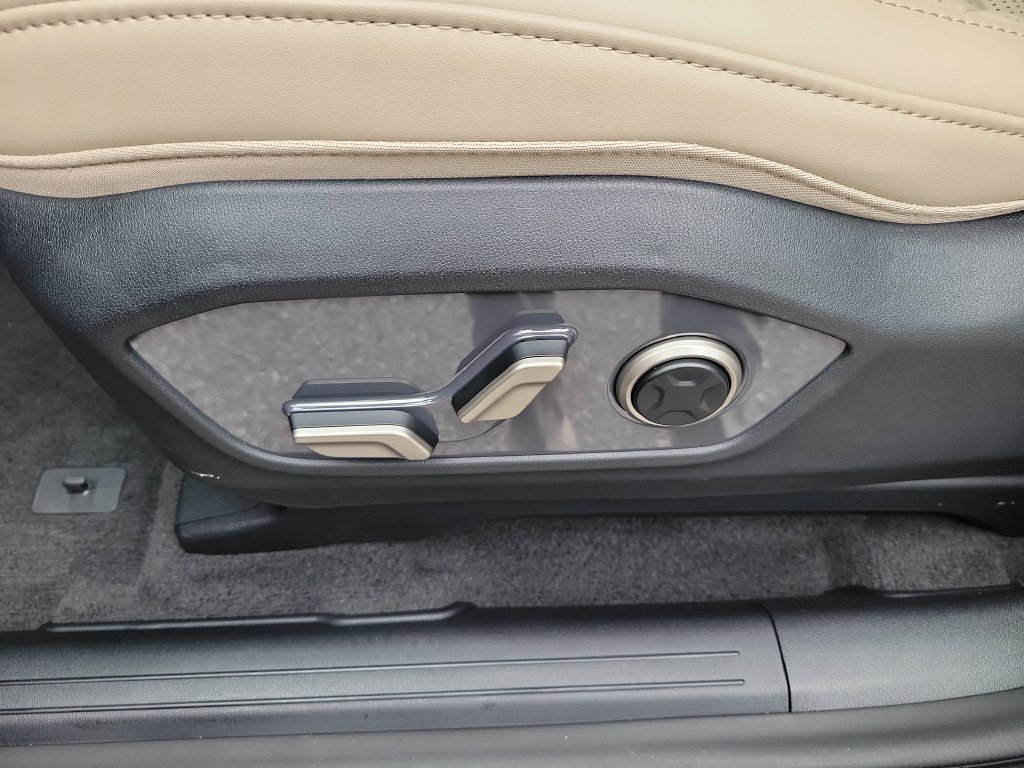New 2027 Ebony Black Kia EX image 24