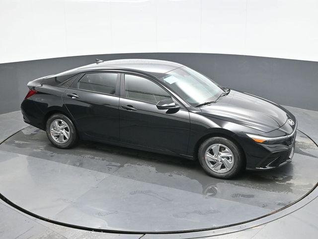 New 2026 Black Hyundai SE image 15