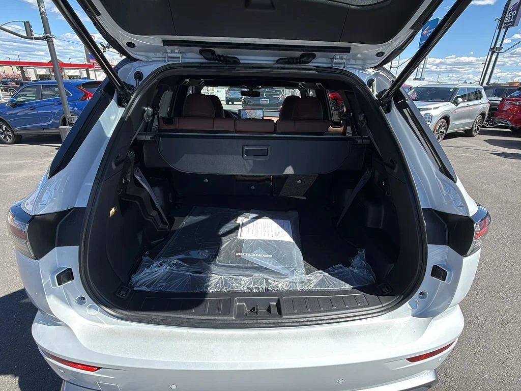 New 2026 White Diamond Mitsubishi SEL image 27