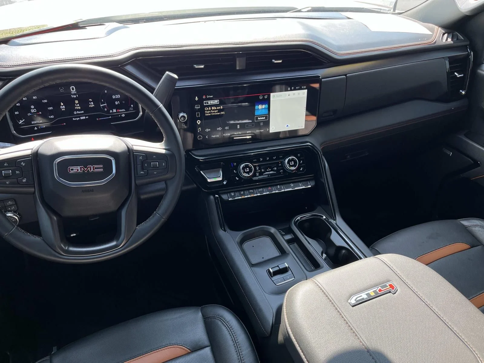 Used 2025 White GMC AT4 image 14