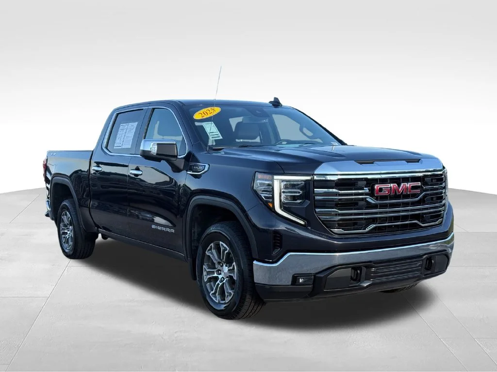 Used 2025 Silver GMC SLT image 30