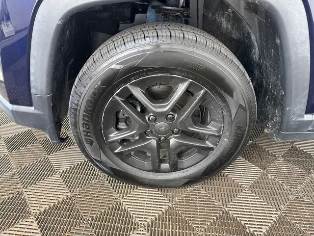 Used 2018 Blue Jeep Sport image 31