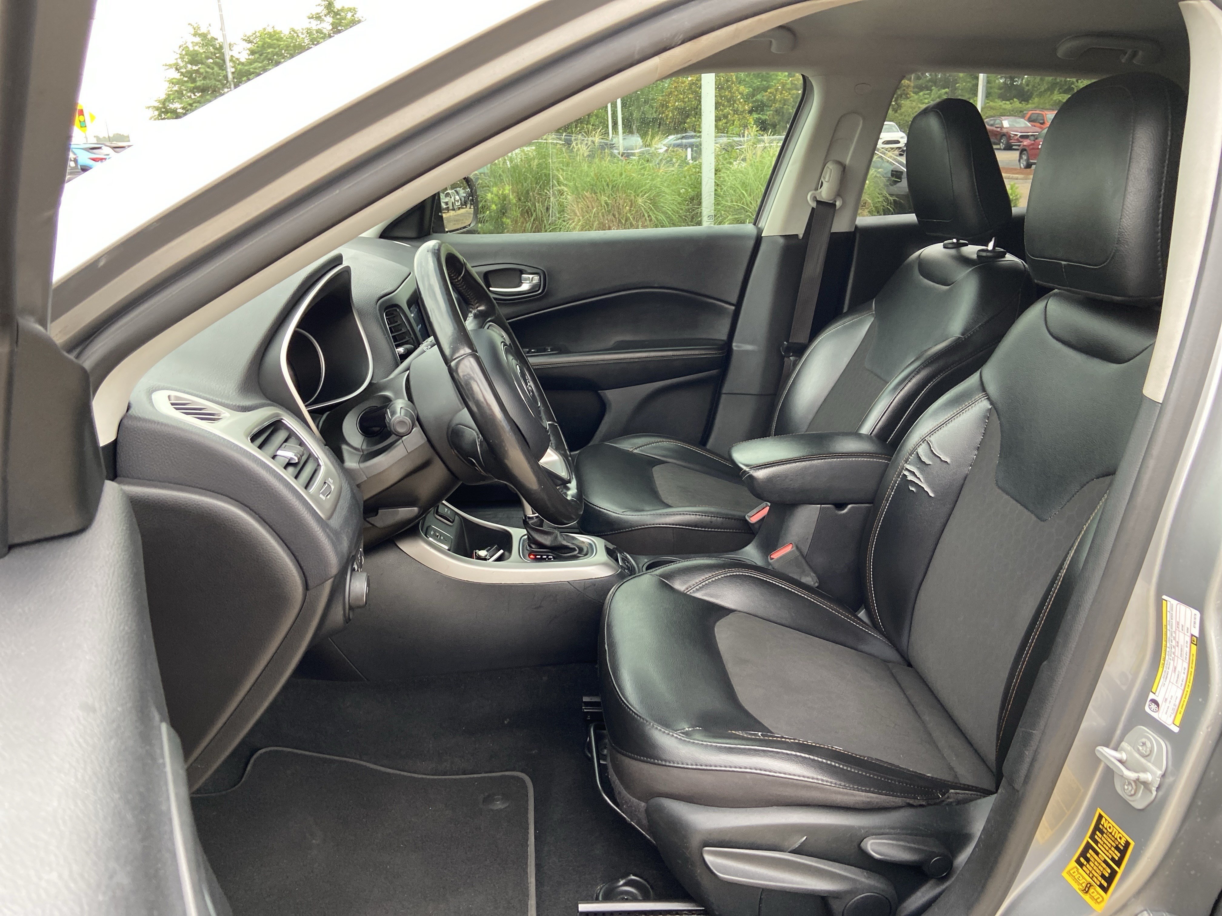Used 2019 Billet Silver Metallic Clearcoat Jeep Latitude image 36