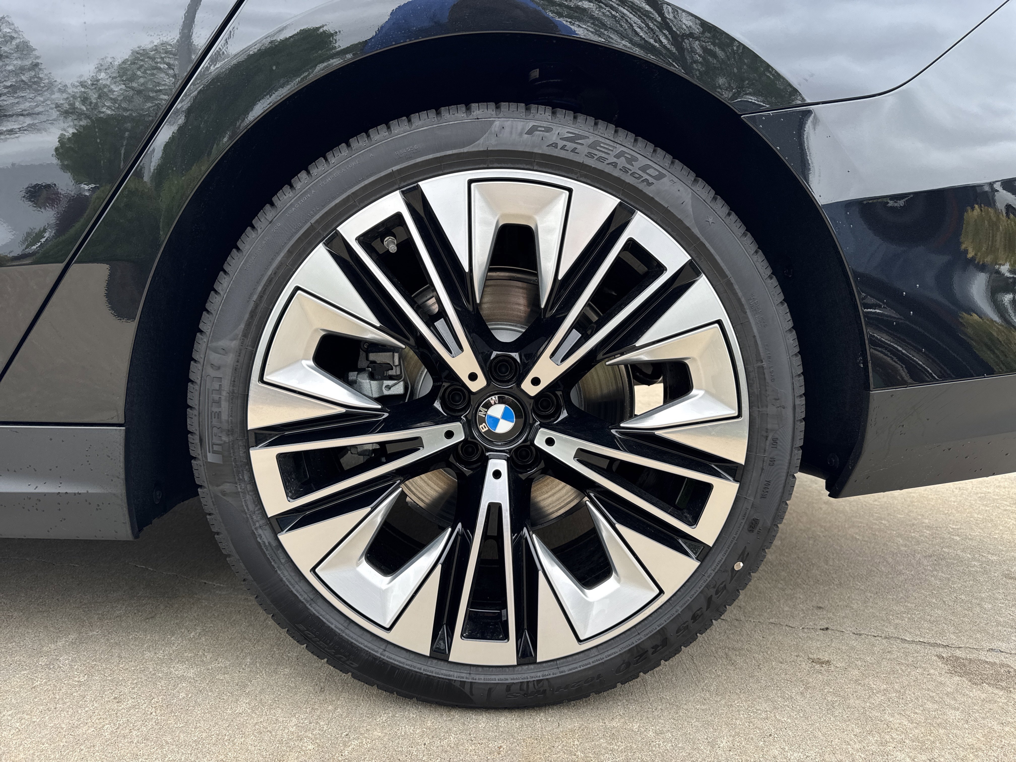 New 2026 BLACK SAPPHIRE BMW 530i xDrive image 28