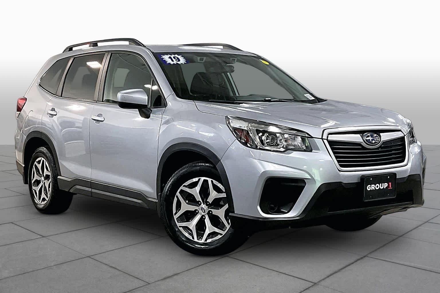 Used 2019 Ice Silver Metallic Subaru Premium image 3