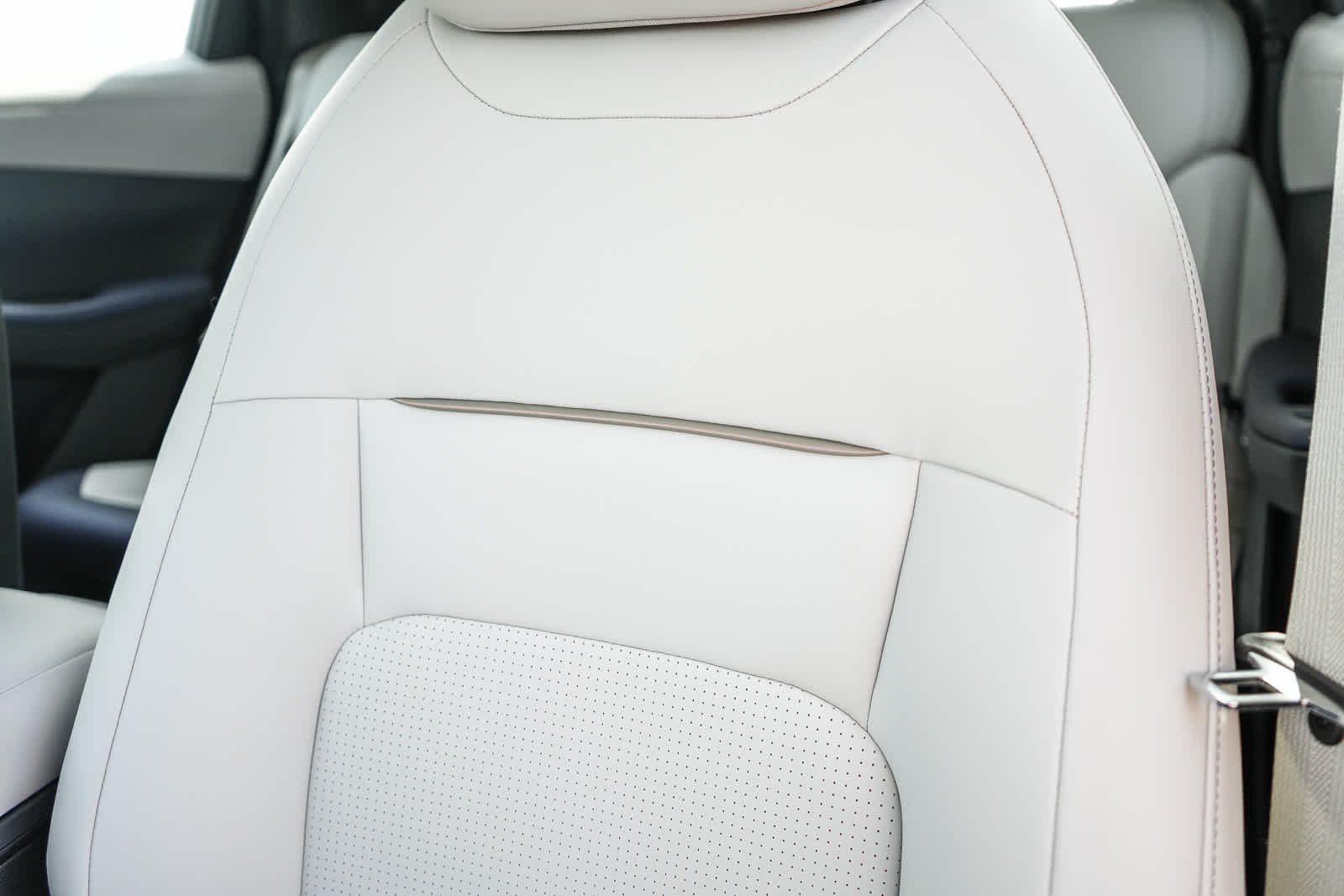 New 2026 Everest White Pearl TriCoat / Super Black Two-tone Nissan SV+ image 26