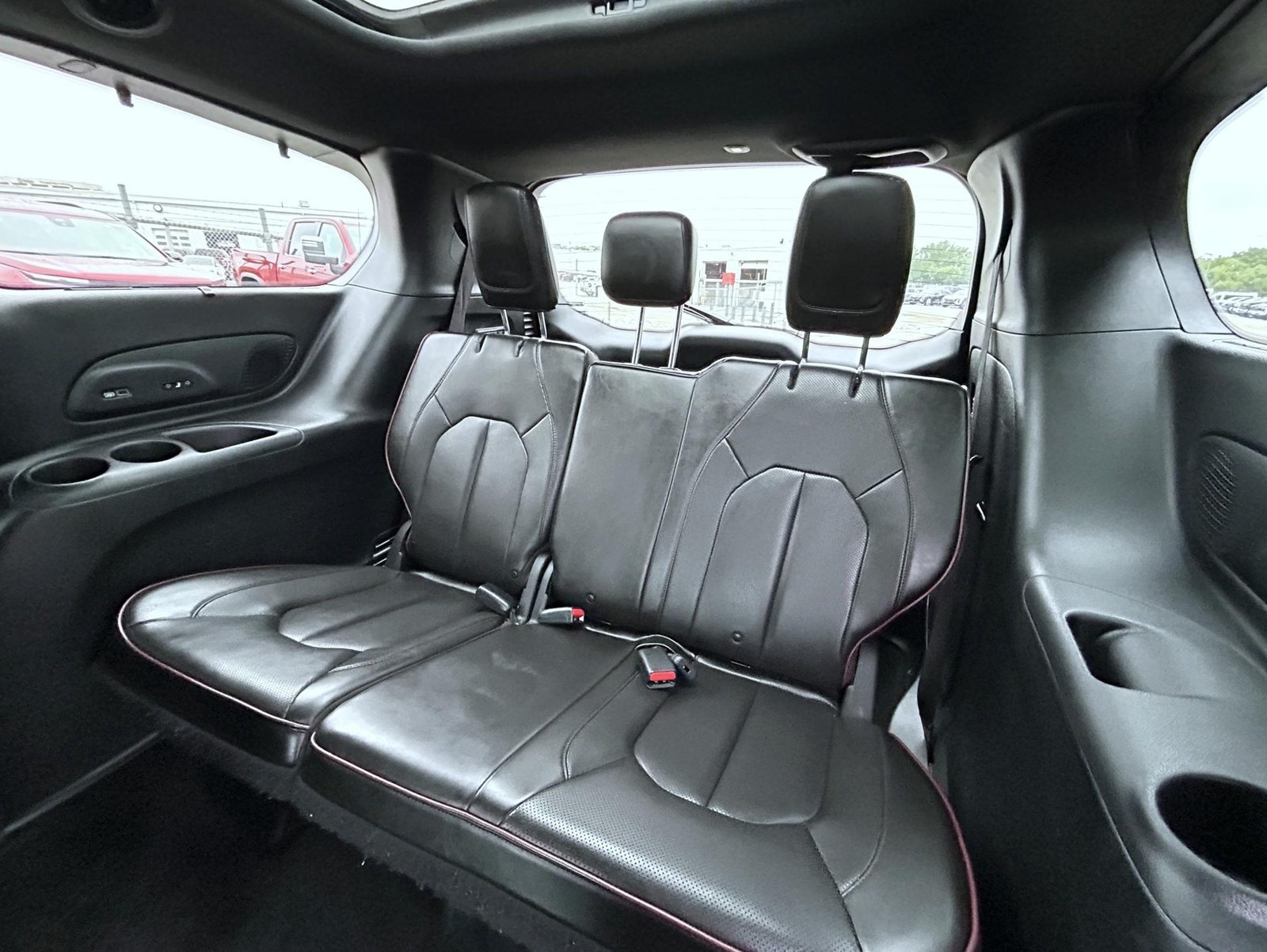 Used 2020 Black Chrysler Limited image 20
