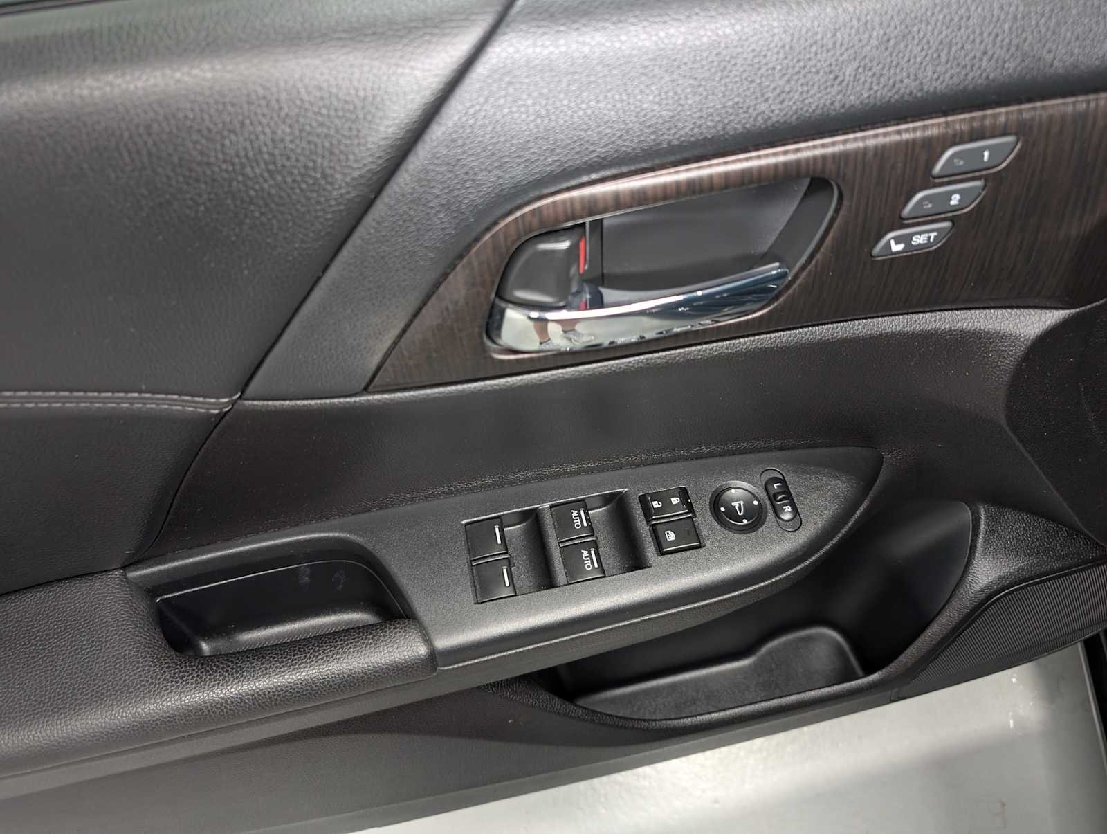 Used 2014 Crystal Black Pearl Honda EX-L image 36