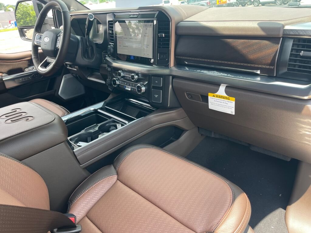 New 2026 Star White Metallic Tri-Coat/Marsh Gray Ford King Ranch image 22