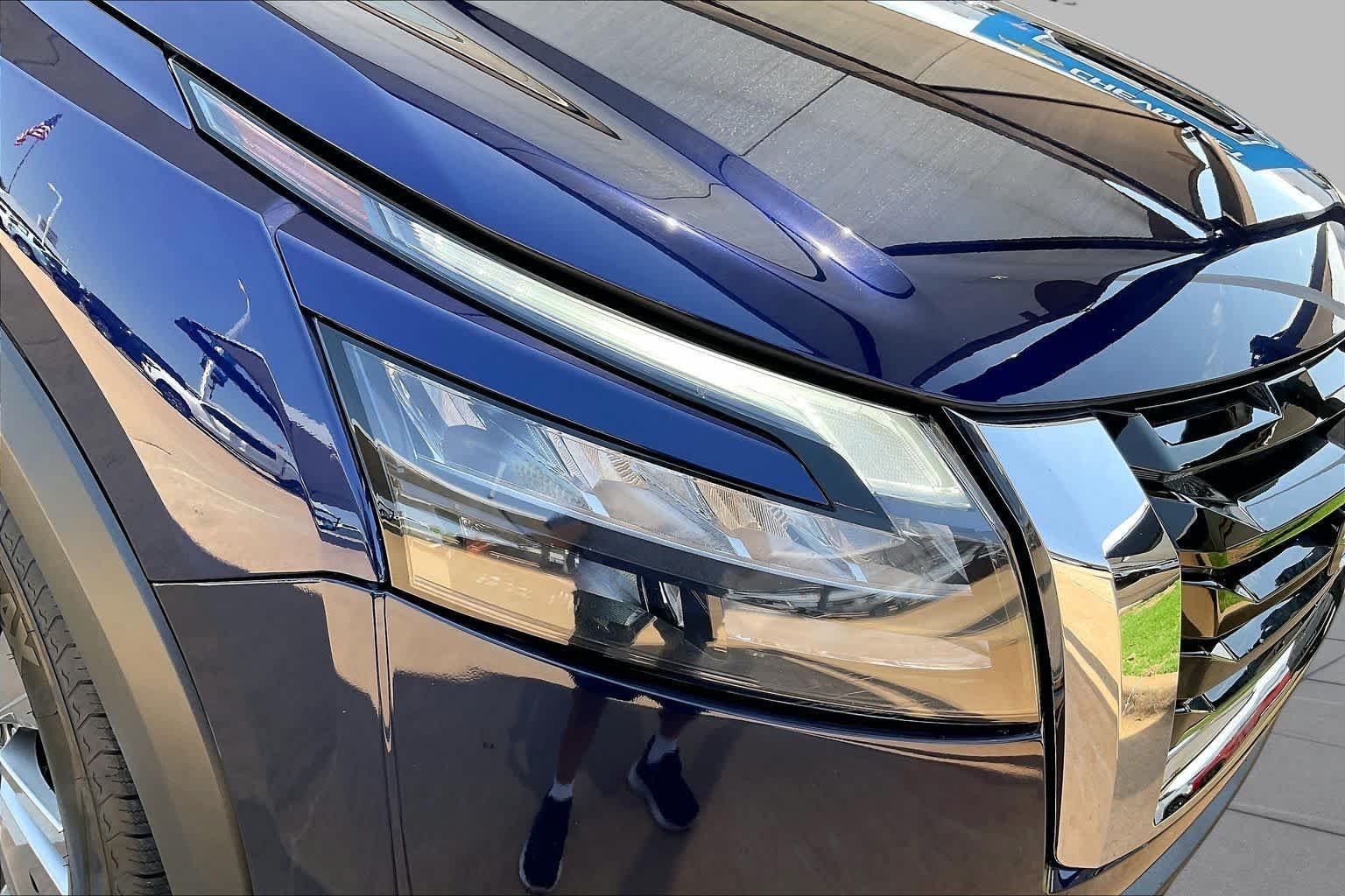 Used 2025 Deep Ocean Blue Pearl Nissan SV image 25