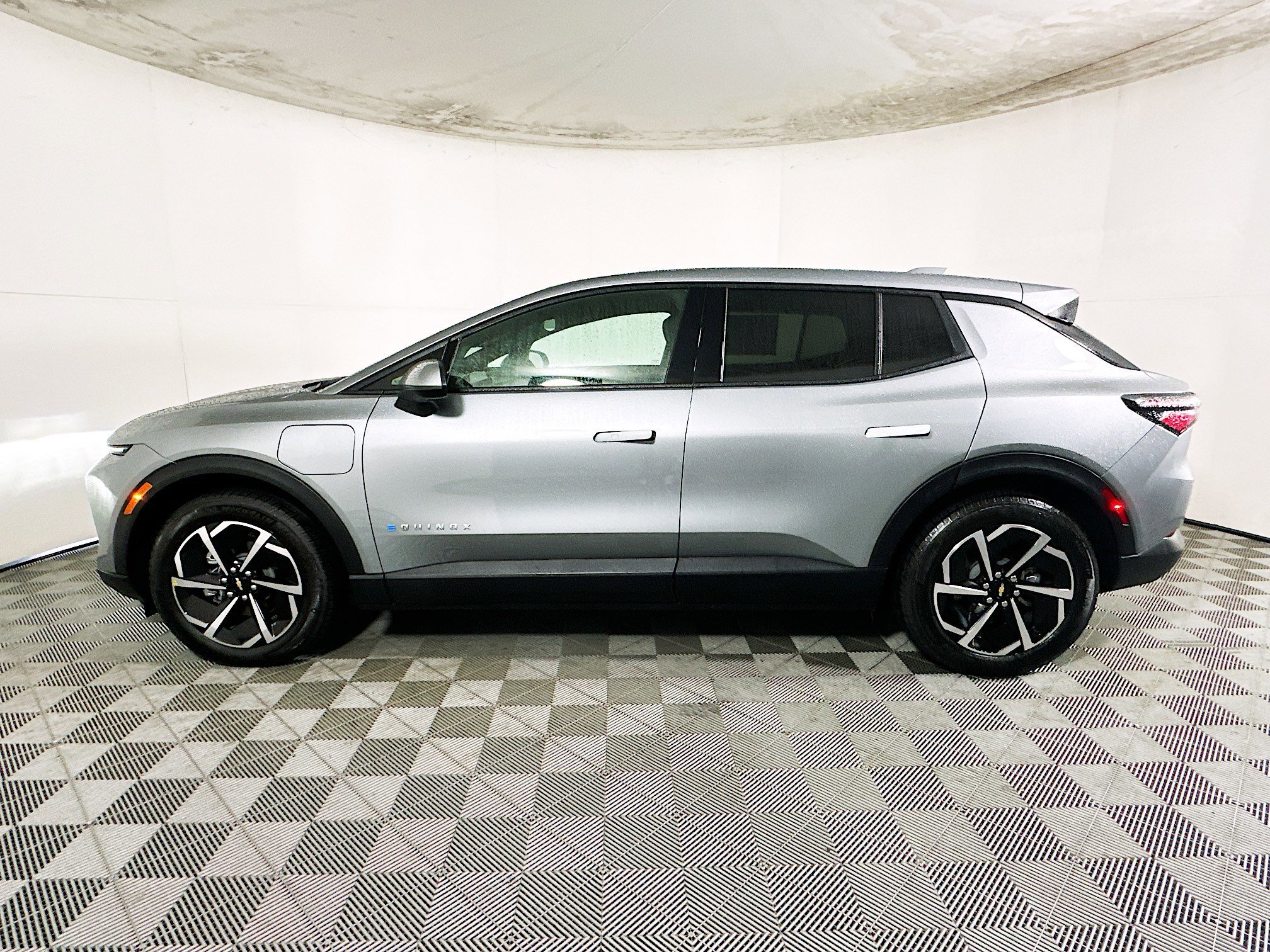 2025 Chevrolet Equinox thumbnail 8