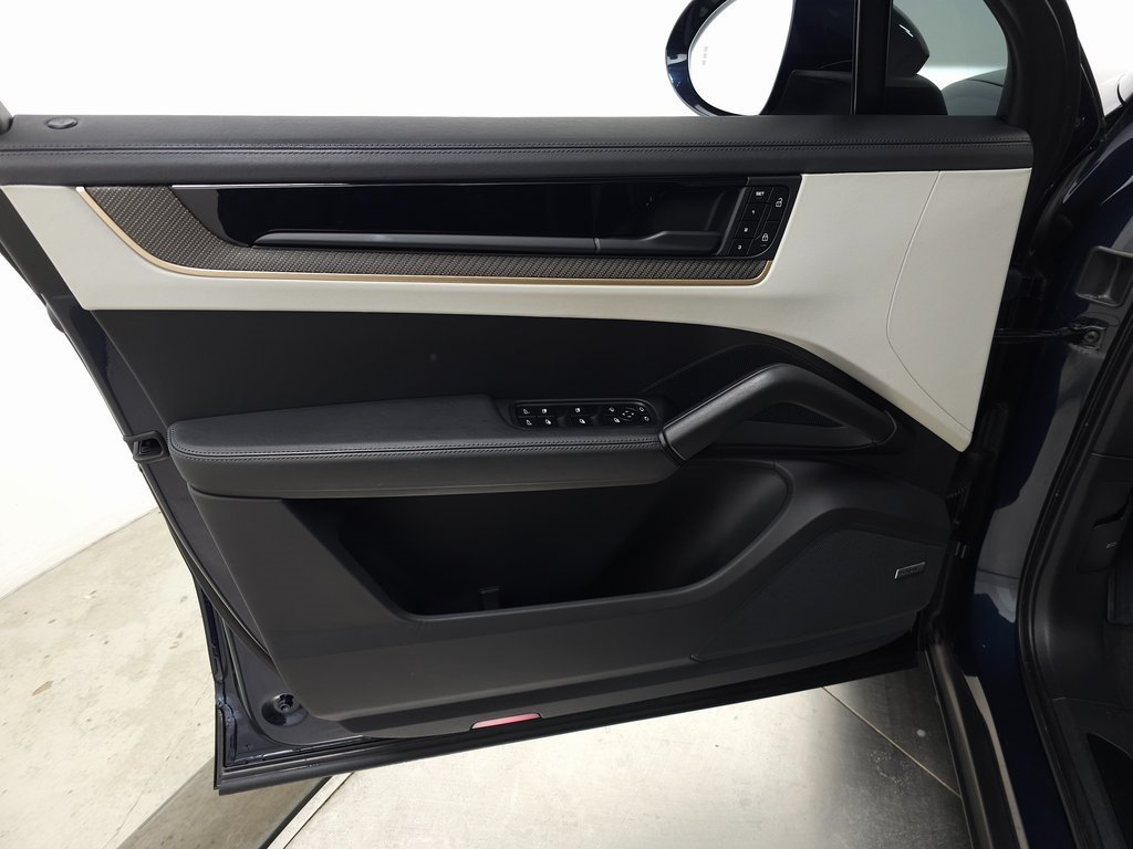 2024 PORSCHE CAYENNE - Image 14