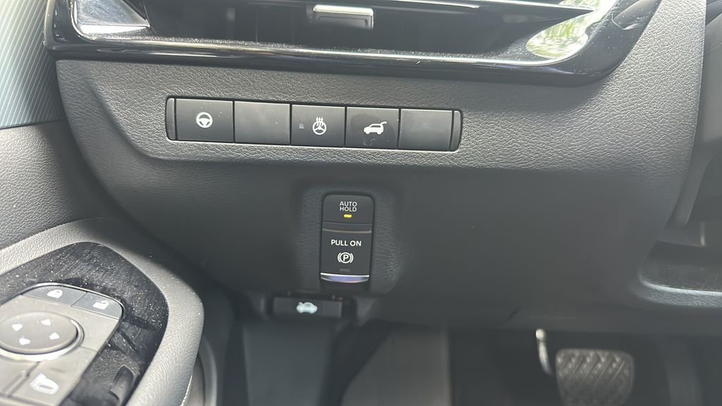 Used 2025 White Nissan SL image 32