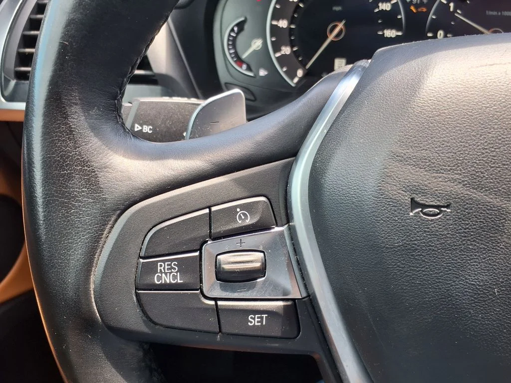Used 2019 White BMW sDrive30i image 27