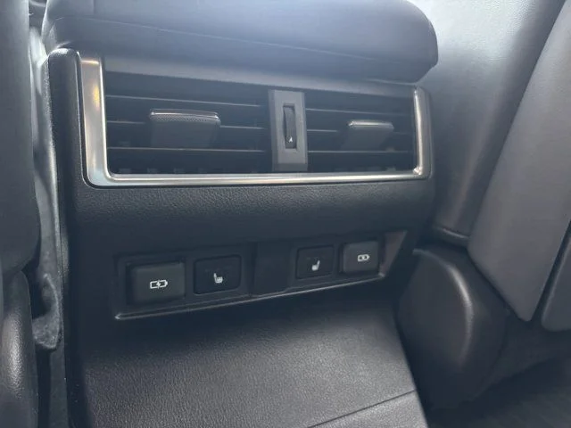 Used 2024  Lexus 550 Overtrail+ image 19