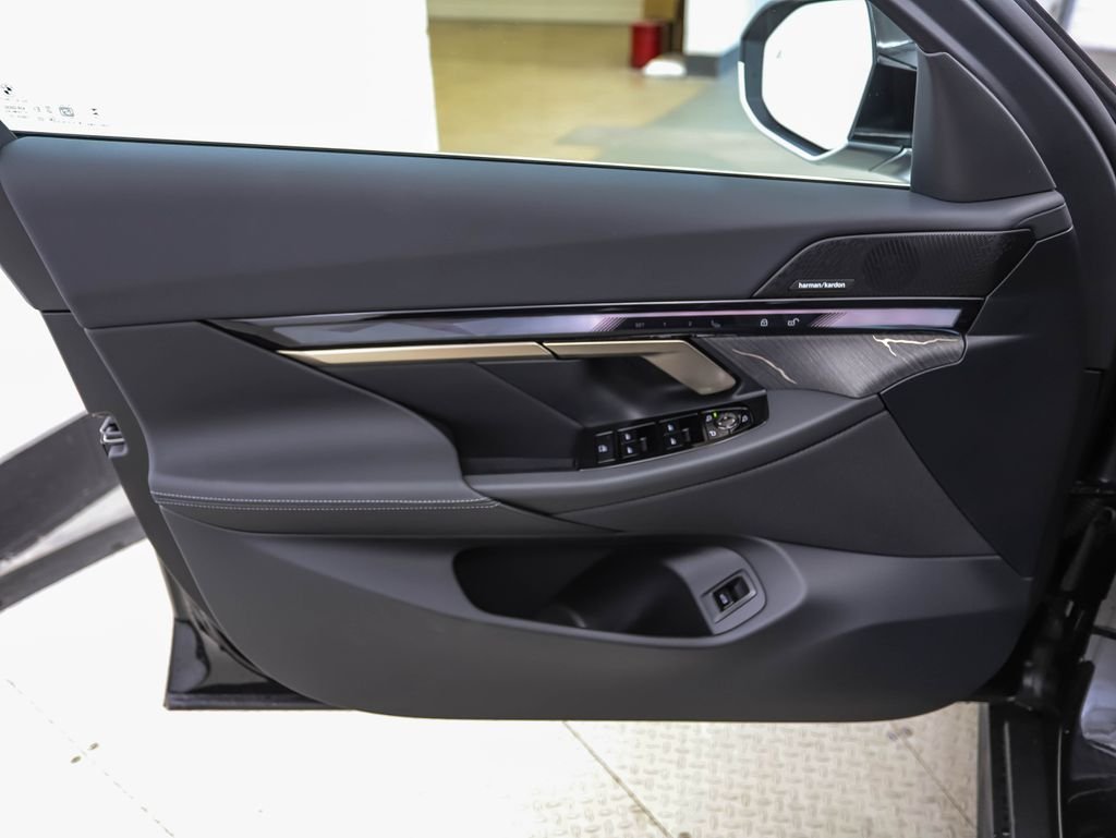 Used 2027 Black Sapphire Metallic BMW 530i xDrive image 9