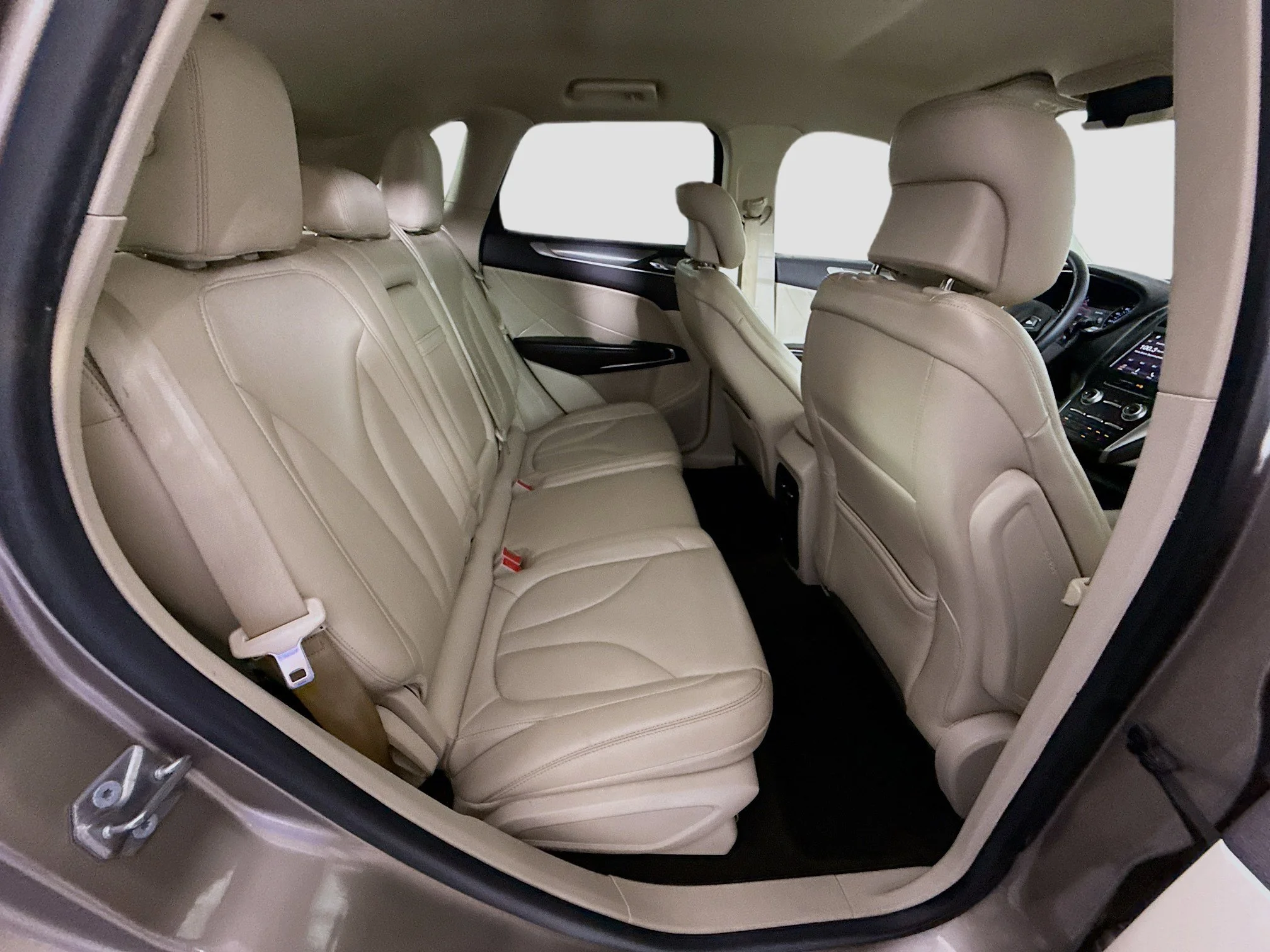 Used 2019 Iced Mocha Metallic Lincoln Standard image 23